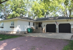 402 W 1st Street, Sherburn